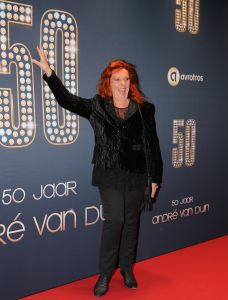 18-11-2014 SHOWBIZZ; ANDRE VAN DUIN OP ZIJN EIGEN GALA ANDRE VAN DUIN 50. Andre kreeg oa. de Frans Banninck penning van burgemeester Eberhard van der Laan. Vele gasten waren aanwezig op het gala voor Andre.
foto: Albert den Iseger