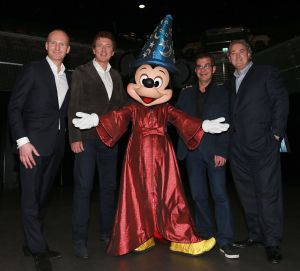 29-10-2014 SHOWBIZZ; ROBERT TEN BRINK WERKT MET KERST SAMEN MET MICKEY MOUSE. 
Robert ten Brink gaat op 26 december het verhaal vertellen van Disney s Fantasia Live in Concert in de Ziggo Dome. Dat vertelt de presentator maandag aan PRIVE.  Robert is door medeproducent RTL Live Entertainment gevraagd om het klassieke Disneyverhaal uit 1940 te vertellen.Ze kwamen bij mij uit vanwege het kerstgevoel,lacht de presentator, die ook een groot fan is van Disney.
foto: Albert den Iseger