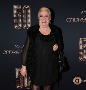 18-11-2014 SHOWBIZZ; ANDRE VAN DUIN OP ZIJN EIGEN GALA ANDRE VAN DUIN 50. Andre kreeg oa. de Frans Banninck penning van burgemeester Eberhard van der Laan. Vele gasten waren aanwezig op het gala voor Andre.
foto: Albert den Iseger