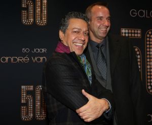 18-11-2014 SHOWBIZZ; ANDRE VAN DUIN OP ZIJN EIGEN GALA ANDRE VAN DUIN 50. Andre kreeg oa. de Frans Banninck penning van burgemeester Eberhard van der Laan. Vele gasten waren aanwezig op het gala voor Andre. foto: Albert den Iseger