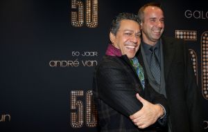 18-11-2014 SHOWBIZZ; ANDRE VAN DUIN OP ZIJN EIGEN GALA ANDRE VAN DUIN 50. Andre kreeg oa. de Frans Banninck penning van burgemeester Eberhard van der Laan. Vele gasten waren aanwezig op het gala voor Andre.
foto: Albert den Iseger