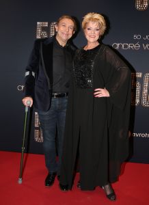 18-11-2014 SHOWBIZZ; ANDRE VAN DUIN OP ZIJN EIGEN GALA ANDRE VAN DUIN 50. Andre kreeg oa. de Frans Banninck penning van burgemeester Eberhard van der Laan. Vele gasten waren aanwezig op het gala voor Andre.
foto: Albert den Iseger