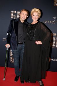 18-11-2014 SHOWBIZZ; ANDRE VAN DUIN OP ZIJN EIGEN GALA ANDRE VAN DUIN 50. Andre kreeg oa. de Frans Banninck penning van burgemeester Eberhard van der Laan. Vele gasten waren aanwezig op het gala voor Andre.
foto: Albert den Iseger