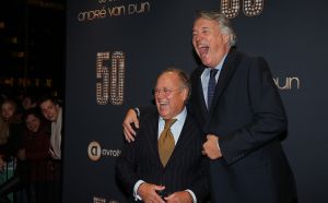 18-11-2014 SHOWBIZZ; ANDRE VAN DUIN OP ZIJN EIGEN GALA ANDRE VAN DUIN 50. Andre kreeg oa. de Frans Banninck penning van burgemeester Eberhard van der Laan. Vele gasten waren aanwezig op het gala voor Andre.
foto: Albert den Iseger