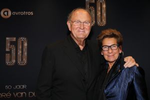 18-11-2014 SHOWBIZZ; ANDRE VAN DUIN OP ZIJN EIGEN GALA ANDRE VAN DUIN 50. Andre kreeg oa. de Frans Banninck penning van burgemeester Eberhard van der Laan. Vele gasten waren aanwezig op het gala voor Andre.
foto: Albert den Iseger