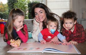 12-11-2014 SHOWBIZZ; KIM LIAN VAN DER MEIJ ZORGT VOOR REP EN ROER IN HET DIERENDORP. Haar 2de boek is uit DIERENDORP IN REP EN ROER, een super leuk boekje voor de aller kleinste met een prachtige cd vol met kinder liedjes. Wij ontmoette de familie van Kim en dat is er een uit een Bouquet reeks. Matthijs Albers luisterde, keek, lachte en schreef zijn verhaal. foto: Albert den Iseger