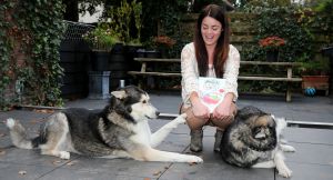 12-11-2014 SHOWBIZZ; KIM LIAN VAN DER MEIJ ZORGT VOOR REP EN ROER IN HET DIERENDORP. Haar 2de boek is uit DIERENDORP IN REP EN ROER, een super leuk boekje voor de aller kleinste met een prachtige cd vol met kinder liedjes. Wij ontmoette de familie van Kim en dat is er een uit een Bouquet reeks. Matthijs Albers luisterde, keek, lachte en schreef zijn verhaal. foto: Albert den Iseger