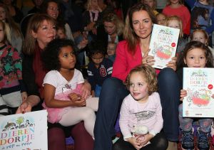 12-11-2014 SHOWBIZZ; KIM LIAN VAN DER MEIJ ZORGT VOOR REP EN ROER IN HET DIERENDORP. Haar 2de boek is uit DIERENDORP IN REP EN ROER, een super leuk boekje voor de aller kleinste met een prachtige cd vol met kinder liedjes. Wij ontmoette de familie van Kim en dat is er een uit een Bouquet reeks. Matthijs Albers luisterde, keek, lachte en schreef zijn verhaal. foto: Albert den Iseger