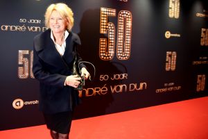 18-11-2014 SHOWBIZZ; ANDRE VAN DUIN OP ZIJN EIGEN GALA ANDRE VAN DUIN 50. Andre kreeg oa. de Frans Banninck penning van burgemeester Eberhard van der Laan. Vele gasten waren aanwezig op het gala voor Andre. foto: Albert den Iseger