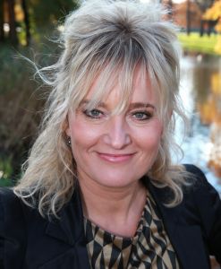 17-11-2014 SHOWBIZZ; PERSPRESENTATIE VAN WIE IS DE MOL IN 2014. De MAGIE van de MOL blijft na 15 jaar toch bestaan.Dit jaar doen mee: Martine Sandifort-Evelien Bosch-Marlijn weerdenburg-Margriet van der Linden-Rik van Westelaken-Viktot Brand-Carolina Dijkhuizen-Pieter Derks-Chris Zegers en Ajuad El Miloudi. presentator Art Rooijakkers.
foto: Albert den Iseger
