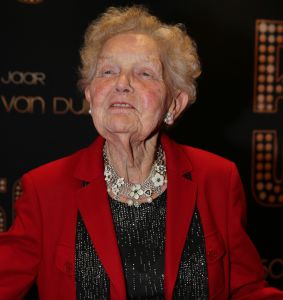 18-11-2014 SHOWBIZZ; ANDRE VAN DUIN OP ZIJN EIGEN GALA ANDRE VAN DUIN 50. Andre kreeg oa. de Frans Banninck penning van burgemeester Eberhard van der Laan. Vele gasten waren aanwezig op het gala voor Andre. foto: Albert den Iseger
