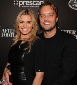 15-11-2014 SHOWBIZZ; LIFE AFTER FOOTBALL FASHION PLAYER AWARD 2014. Genomineerd waren NIGEL DE JONG-ELJERO ELIA EN RUUD BOYMANS. NIgel de Jong won de award en werd direct gefeliciteerd door zijn beeldschone vrouw Winonah de Jong. Het feest duurde tot 5 uur in de morgen. De lokatie HARBOUR CLUB AMSTERDAM.
foto: Albert den Iseger