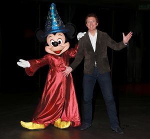 29-10-2014 SHOWBIZZ; ROBERT TEN BRINK WERKT MET KERST SAMEN MET MICKEY MOUSE. 
Robert ten Brink gaat op 26 december het verhaal vertellen van Disney s Fantasia Live in Concert in de Ziggo Dome. Dat vertelt de presentator maandag aan PRIVE.  Robert is door medeproducent RTL Live Entertainment gevraagd om het klassieke Disneyverhaal uit 1940 te vertellen.Ze kwamen bij mij uit vanwege het kerstgevoel,lacht de presentator, die ook een groot fan is van Disney.
foto: Albert den Iseger