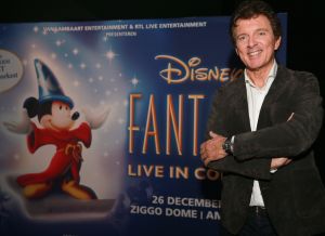 29-10-2014 SHOWBIZZ; ROBERT TEN BRINK WERKT MET KERST SAMEN MET MICKEY MOUSE. 
Robert ten Brink gaat op 26 december het verhaal vertellen van Disney s Fantasia Live in Concert in de Ziggo Dome. Dat vertelt de presentator maandag aan PRIVE.  Robert is door medeproducent RTL Live Entertainment gevraagd om het klassieke Disneyverhaal uit 1940 te vertellen.Ze kwamen bij mij uit vanwege het kerstgevoel,lacht de presentator, die ook een groot fan is van Disney.
foto: Albert den Iseger