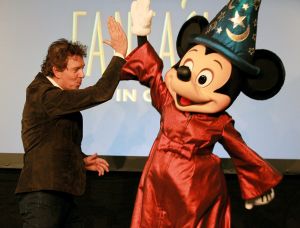 29-10-2014 SHOWBIZZ; ROBERT TEN BRINK WERKT MET KERST SAMEN MET MICKEY MOUSE. 
Robert ten Brink gaat op 26 december het verhaal vertellen van Disney s Fantasia Live in Concert in de Ziggo Dome. Dat vertelt de presentator maandag aan PRIVE.  Robert is door medeproducent RTL Live Entertainment gevraagd om het klassieke Disneyverhaal uit 1940 te vertellen.Ze kwamen bij mij uit vanwege het kerstgevoel,lacht de presentator, die ook een groot fan is van Disney.
foto: Albert den Iseger