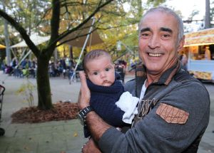 12-11-2014 SHOWBIZZ; KIM LIAN VAN DER MEIJ ZORGT VOOR REP EN ROER IN HET DIERENDORP. Haar 2de boek is uit DIERENDORP IN REP EN ROER, een super leuk boekje voor de aller kleinste met een prachtige cd vol met kinder liedjes. Wij ontmoette de familie van Kim en dat is er een uit een Bouquet reeks. Matthijs Albers luisterde, keek, lachte en schreef zijn verhaal. foto: Albert den Iseger