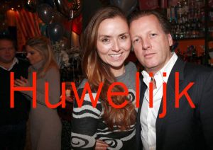 11-11-2017 SHOWBIZZ; MICHIEL MOL HEEFT  ZIJN VRIENDIN MARLOUS MENS TEN HUWELIJK GEVRAAGD.Tijdens hun verblijf in zwoele stad PARIJS heeft Michiel zijn Marlous ten huwelijk gevraagd. Samen hebben ze al een dochter Maaike.
Marlous is een dochter van Harry Mens.
foto: Albert den Iseger