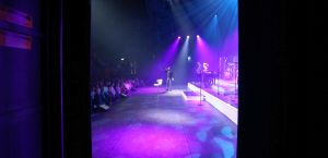 21-11-2018 SHOWBIZZ; TINO MARTIN SLUIT THEATER TOUR AF IN APELDOORN. Uitverkocht net als zijn andere concerten. Apeldoorn heeft Tino Martin in het hart gesloten.Het Orpheus theater zal dit optreden niet gauw vergeten.Tino bedankte het uitzinnige publiek en beloofde terug te zullen komen. Maar eerst nu het Olympische Stadion te Amsterdam waar de voorverkoop al in volle gang is.
foto: Albert den Iseger