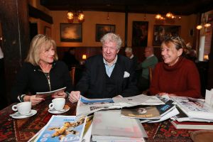 29-11-2018 SHOWBIZZ; WILLIBRORD FREQUIN OP KROEGENTOCHT DOOR HERFST ACHTIG BERGEN. Willibrord en zijn grote liefde Gesina deden een weekendje Bergen.  foto: Albert den Iseger