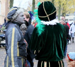 14-11-2021 NIEUWS; SINTERKLAAS IN BERGEN HEEFT ALLE TIJD VOOR IEDEREEN.De intocht van Sinterklaas in Bergen was echt een feest voor groot en klein. Deze Sinterklaas had tijd voor iedereen, foto, praatje, lachen en aandacht voor de kleine en grote mens.Het was echt een feest voor iedereen, zelfs alle ZWARTE pieten genoten van deze uurtjes in gezellig Bergen.
foto: Albert den Iseger