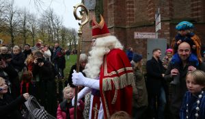14-11-2021 NIEUWS; SINTERKLAAS IN BERGEN HEEFT ALLE TIJD VOOR IEDEREEN.De intocht van Sinterklaas in Bergen was echt een feest voor groot en klein. Deze Sinterklaas had tijd voor iedereen, foto, praatje, lachen en aandacht voor de kleine en grote mens.Het was echt een feest voor iedereen, zelfs alle ZWARTE pieten genoten van deze uurtjes in gezellig Bergen.
foto: Albert den Iseger