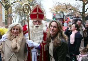 14-11-2021 NIEUWS; SINTERKLAAS IN BERGEN HEEFT ALLE TIJD VOOR IEDEREEN.De intocht van Sinterklaas in Bergen was echt een feest voor groot en klein. Deze Sinterklaas had tijd voor iedereen, foto, praatje, lachen en aandacht voor de kleine en grote mens.Het was echt een feest voor iedereen, zelfs alle ZWARTE pieten genoten van deze uurtjes in gezellig Bergen.
foto: Albert den Iseger