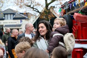 14-11-2021 NIEUWS; SINTERKLAAS IN BERGEN HEEFT ALLE TIJD VOOR IEDEREEN.De intocht van Sinterklaas in Bergen was echt een feest voor groot en klein. Deze Sinterklaas had tijd voor iedereen, foto, praatje, lachen en aandacht voor de kleine en grote mens.Het was echt een feest voor iedereen, zelfs alle ZWARTE pieten genoten van deze uurtjes in gezellig Bergen.
foto: Albert den Iseger