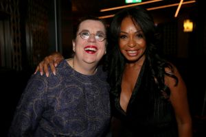 01-11-2021 SHOWBIZZ; FIDAN EKIZ WINT STRONG WOMAN AWARD 2021-Betty de Groot schenkt eerbetoon aan Fidan Ekiz. De 10 de editie van de STRONG WOMAN AWARD was weer een groot succes in het sfeer volle Apollo Hotel te Amsterdam. De meer dan 40 sterkte en bekende dames gingen weer met volle kofferbak naar huis.
Al  met al alle lof aan Betty de Groot.
Foto: Albert den Iseger