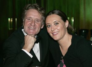 28-10-2005 SHOWBIZZ; 10e GRAND GALA DU CIGARE EN 3e GALA VAN HET GROTE GENIETEN. Genomineerd als Chevalier 2005  waren Thijs Romer Peter Lusse en Herman Den Blijker. Uiteindelijk won Peter Lusse de titel Chevalier du circle du cigare 2005.Er waren tal van bekende nederlanders uit zakenwereld showbizz en politiek aanwezig.Er werd weer op hoog niveau plezierig een sigaartje gerookt, en het zevengangen menu was weer overheerlijk evenals de voortreffelijke wijen.Het was weer een groot succes.
foto: Albert den Iseger.