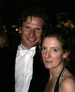 23-10-2005 SHOWBIZZ; JAN SMIT WINT 40STE TELEVIZIER -RING. Het publiek heeft gestemd en niet een academie van hoge heren en wijze dames. Jan Smit won de 40ste ring voor zijn programma Gewoon Jan Smit.Verdere winnaars waren Wendy van Dijk won dit jaar een Zilveren Televizier ster, Sipke Jan Bousema een Gouden Stuiver en Jochem van Gelder won ook een zilveren ster. Vele bekenden uit de TV wereld waren aanwezig en het was ook een gala van de mooiste jurken. 
foto: Albert den Iseger
