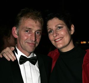 23-10-2005 SHOWBIZZ; JAN SMIT WINT 40STE TELEVIZIER -RING. Het publiek heeft gestemd en niet een academie van hoge heren en wijze dames. Jan Smit won de 40ste ring voor zijn programma Gewoon Jan Smit.Verdere winnaars waren Wendy van Dijk won dit jaar een Zilveren Televizier ster, Sipke Jan Bousema een Gouden Stuiver en Jochem van Gelder won ook een zilveren ster. Vele bekenden uit de TV wereld waren aanwezig en het was ook een gala van de mooiste jurken. 
foto: Albert den Iseger