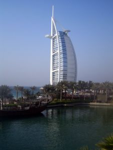 08-10-2005 ARCHITECTUUR:HOTEL BURJ AL ARAB TE DUBAI.
FOTO; ALBERT DEN ISEGER.