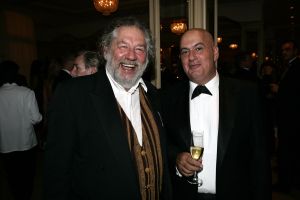 28-10-2005 SHOWBIZZ; 10e GRAND GALA DU CIGARE EN 3e GALA VAN HET GROTE GENIETEN. Genomineerd als Chevalier 2005  waren Thijs Romer Peter Lusse en Herman Den Blijker. Uiteindelijk won Peter Lusse de titel Chevalier du circle du cigare 2005.Er waren tal van bekende nederlanders uit zakenwereld showbizz en politiek aanwezig.Er werd weer op hoog niveau plezierig een sigaartje gerookt, en het zevengangen menu was weer overheerlijk evenals de voortreffelijke wijen.Het was weer een groot succes.
foto: Albert den Iseger.