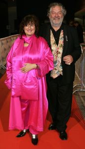23-10-2005 SHOWBIZZ; JAN SMIT WINT 40STE TELEVIZIER -RING. Het publiek heeft gestemd en niet een academie van hoge heren en wijze dames. Jan Smit won de 40ste ring voor zijn programma Gewoon Jan Smit.Verdere winnaars waren Wendy van Dijk won dit jaar een Zilveren Televizier ster, Sipke Jan Bousema een Gouden Stuiver en Jochem van Gelder won ook een zilveren ster. Vele bekenden uit de TV wereld waren aanwezig en het was ook een gala van de mooiste jurken. 
foto: Albert den Iseger