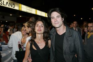 05-09-2005 SHOWBIZZ; PREMIERE VAN DE FILM SCHNITZEL PARADIJS TE AMSTERDAM.Vele bekenden waren nieuwsgierig naar deze nieuwe nederlandse filmproduktie.
foto.Albert den Iseger