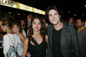 05-09-2005 SHOWBIZZ; PREMIERE VAN DE FILM SCHNITZEL PARADIJS TE AMSTERDAM.Vele bekenden waren nieuwsgierig naar deze nieuwe nederlandse filmproduktie.
foto.Albert den Iseger