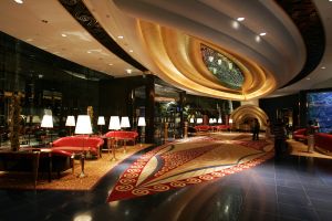 04-10-2005 ARCHITECTEUR: ENIGSTE 7 STERREN HOTEL TER WERELD HET BURJ AL ARAB HOTEL IN DUBAI.Exclusieve fotoserie van dit 7 sterren hotel te Dubai, ook  foto\'s van het interieur van een van werelds mooiste hotels.
foto\'s Albert den Iseger.