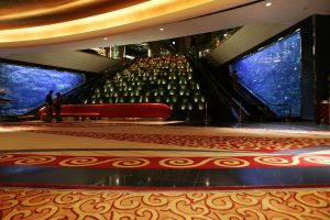 04-10-2005 ARCHITECTEUR: ENIGSTE 7 STERREN HOTEL TER WERELD HET BURJ AL ARAB HOTEL IN DUBAI.Exclusieve fotoserie van dit 7 sterren hotel te Dubai, ook  foto\'s van het interieur van een van werelds mooiste hotels.
foto\'s Albert den Iseger.
