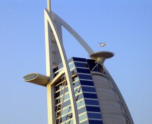04-10-2005 ARCHITECTEUR: ENIGSTE 7 STERREN HOTEL TER WERELD HET BURJ AL ARAB HOTEL IN DUBAI.Exclusieve fotoserie van dit 7 sterren hotel te Dubai, ook  foto\'s van het interieur van een van werelds mooiste hotels.
foto\'s Albert den Iseger.