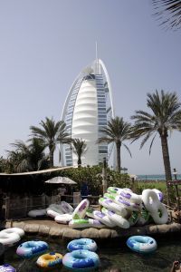 04-10-2005 ARCHITECTEUR: ENIGSTE 7 STERREN HOTEL TER WERELD HET BURJ AL ARAB HOTEL IN DUBAI.Exclusieve fotoserie van dit 7 sterren hotel te Dubai, ook  foto\'s van het interieur van een van werelds mooiste hotels.
foto\'s Albert den Iseger.