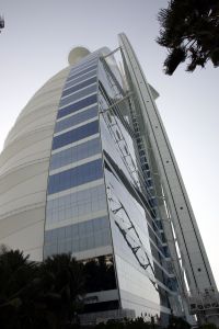 04-10-2005 ARCHITECTEUR: ENIGSTE 7 STERREN HOTEL TER WERELD HET BURJ AL ARAB HOTEL IN DUBAI.Exclusieve fotoserie van dit 7 sterren hotel te Dubai, ook  foto\'s van het interieur van een van werelds mooiste hotels.
foto\'s Albert den Iseger.