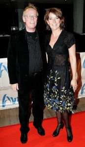 23-10-2005 SHOWBIZZ; JAN SMIT WINT 40STE TELEVIZIER -RING. Het publiek heeft gestemd en niet een academie van hoge heren en wijze dames. Jan Smit won de 40ste ring voor zijn programma Gewoon Jan Smit.Verdere winnaars waren Wendy van Dijk won dit jaar een Zilveren Televizier ster, Sipke Jan Bousema een Gouden Stuiver en Jochem van Gelder won ook een zilveren ster. Vele bekenden uit de TV wereld waren aanwezig en het was ook een gala van de mooiste jurken. 
foto: Albert den Iseger