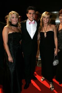 23-10-2005 SHOWBIZZ; JAN SMIT WINT 40STE TELEVIZIER -RING. Het publiek heeft gestemd en niet een academie van hoge heren en wijze dames. Jan Smit won de 40ste ring voor zijn programma Gewoon Jan Smit.Verdere winnaars waren Wendy van Dijk won dit jaar een Zilveren Televizier ster, Sipke Jan Bousema een Gouden Stuiver en Jochem van Gelder won ook een zilveren ster. Vele bekenden uit de TV wereld waren aanwezig en het was ook een gala van de mooiste jurken. 
foto: Albert den Iseger