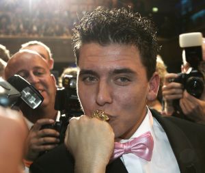 23-10-2005 SHOWBIZZ; JAN SMIT WINT 40STE TELEVIZIER -RING. Het publiek heeft gestemd en niet een academie van hoge heren en wijze dames. Jan Smit won de 40ste ring voor zijn programma Gewoon Jan Smit.Verdere winnaars waren Wendy van Dijk won dit jaar een Zilveren Televizier ster, Sipke Jan Bousema een Gouden Stuiver en Jochem van Gelder won ook een zilveren ster. Vele bekenden uit de TV wereld waren aanwezig en het was ook een gala van de mooiste jurken. 
foto: Albert den Iseger
