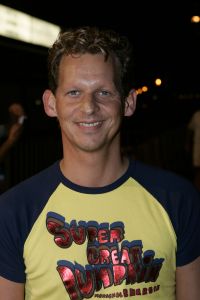 05-09-2005 SHOWBIZZ; PREMIERE VAN DE FILM SCHNITZEL PARADIJS TE AMSTERDAM.Vele bekenden waren nieuwsgierig naar deze nieuwe nederlandse filmproduktie.
foto.Albert den Iseger