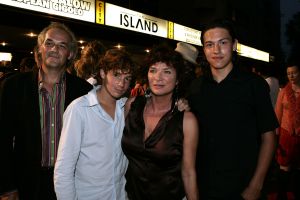 05-09-2005 SHOWBIZZ; PREMIERE VAN DE FILM SCHNITZEL PARADIJS TE AMSTERDAM.Vele bekenden waren nieuwsgierig naar deze nieuwe nederlandse filmproduktie.
foto.Albert den Iseger