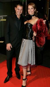 23-10-2005 SHOWBIZZ; JAN SMIT WINT 40STE TELEVIZIER -RING. Het publiek heeft gestemd en niet een academie van hoge heren en wijze dames. Jan Smit won de 40ste ring voor zijn programma Gewoon Jan Smit.Verdere winnaars waren Wendy van Dijk won dit jaar een Zilveren Televizier ster, Sipke Jan Bousema een Gouden Stuiver en Jochem van Gelder won ook een zilveren ster. Vele bekenden uit de TV wereld waren aanwezig en het was ook een gala van de mooiste jurken. 
foto: Albert den Iseger