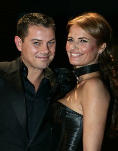 23-10-2005 SHOWBIZZ; JAN SMIT WINT 40STE TELEVIZIER -RING. Het publiek heeft gestemd en niet een academie van hoge heren en wijze dames. Jan Smit won de 40ste ring voor zijn programma Gewoon Jan Smit.Verdere winnaars waren Wendy van Dijk won dit jaar een Zilveren Televizier ster, Sipke Jan Bousema een Gouden Stuiver en Jochem van Gelder won ook een zilveren ster. Vele bekenden uit de TV wereld waren aanwezig en het was ook een gala van de mooiste jurken. 
foto: Albert den Iseger