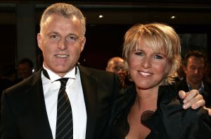 23-10-2005 SHOWBIZZ; JAN SMIT WINT 40STE TELEVIZIER -RING. Het publiek heeft gestemd en niet een academie van hoge heren en wijze dames. Jan Smit won de 40ste ring voor zijn programma Gewoon Jan Smit.Verdere winnaars waren Wendy van Dijk won dit jaar een Zilveren Televizier ster, Sipke Jan Bousema een Gouden Stuiver en Jochem van Gelder won ook een zilveren ster. Vele bekenden uit de TV wereld waren aanwezig en het was ook een gala van de mooiste jurken. 
foto: Albert den Iseger