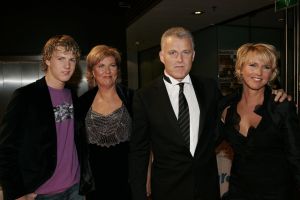 23-10-2005 SHOWBIZZ; JAN SMIT WINT 40STE TELEVIZIER -RING. Het publiek heeft gestemd en niet een academie van hoge heren en wijze dames. Jan Smit won de 40ste ring voor zijn programma Gewoon Jan Smit.Verdere winnaars waren Wendy van Dijk won dit jaar een Zilveren Televizier ster, Sipke Jan Bousema een Gouden Stuiver en Jochem van Gelder won ook een zilveren ster. Vele bekenden uit de TV wereld waren aanwezig en het was ook een gala van de mooiste jurken. 
foto: Albert den Iseger